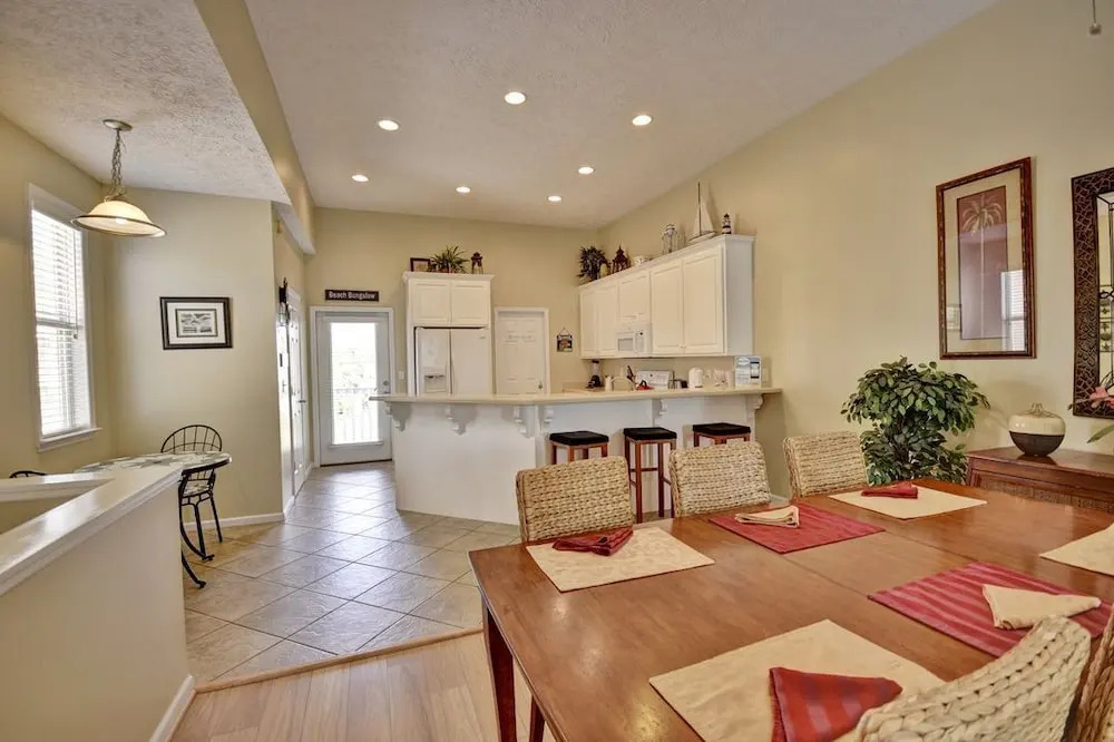 6717 Beach Drive - 1977178