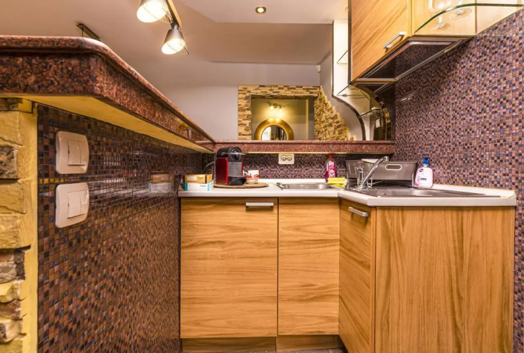 1BD flat with a Garage - 5 mins to the city centre