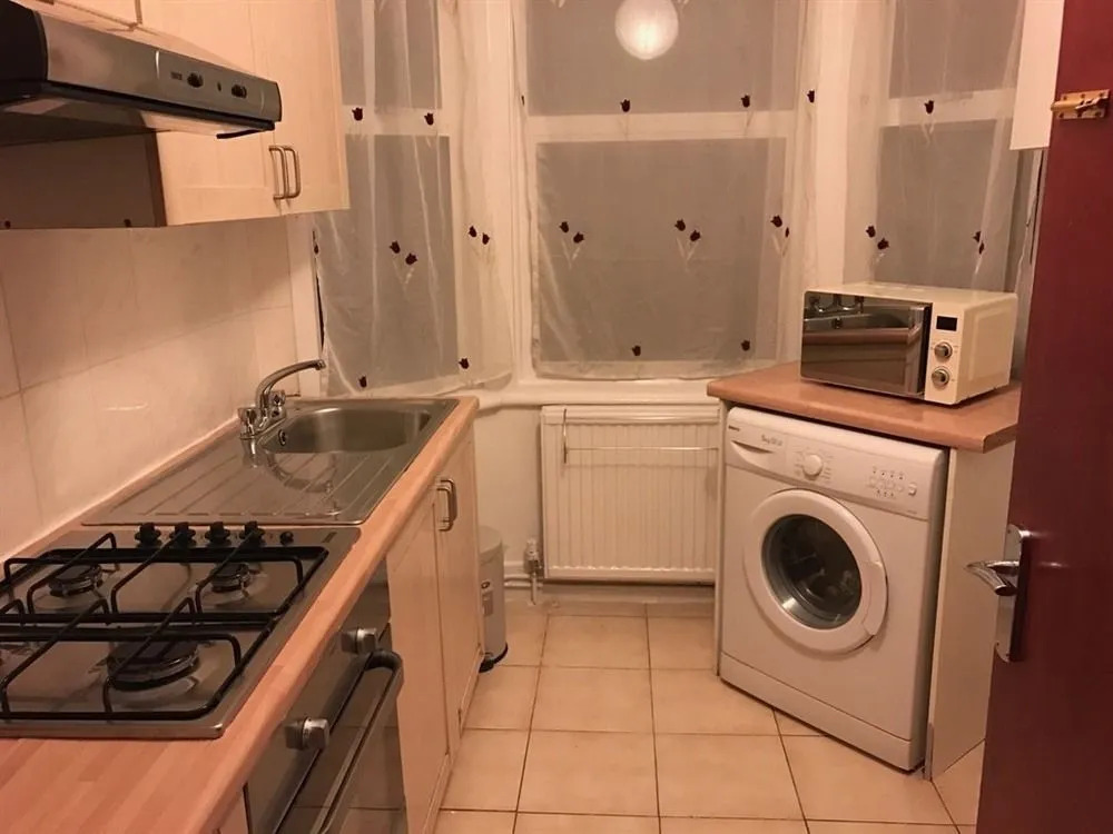 Seymour Apartment