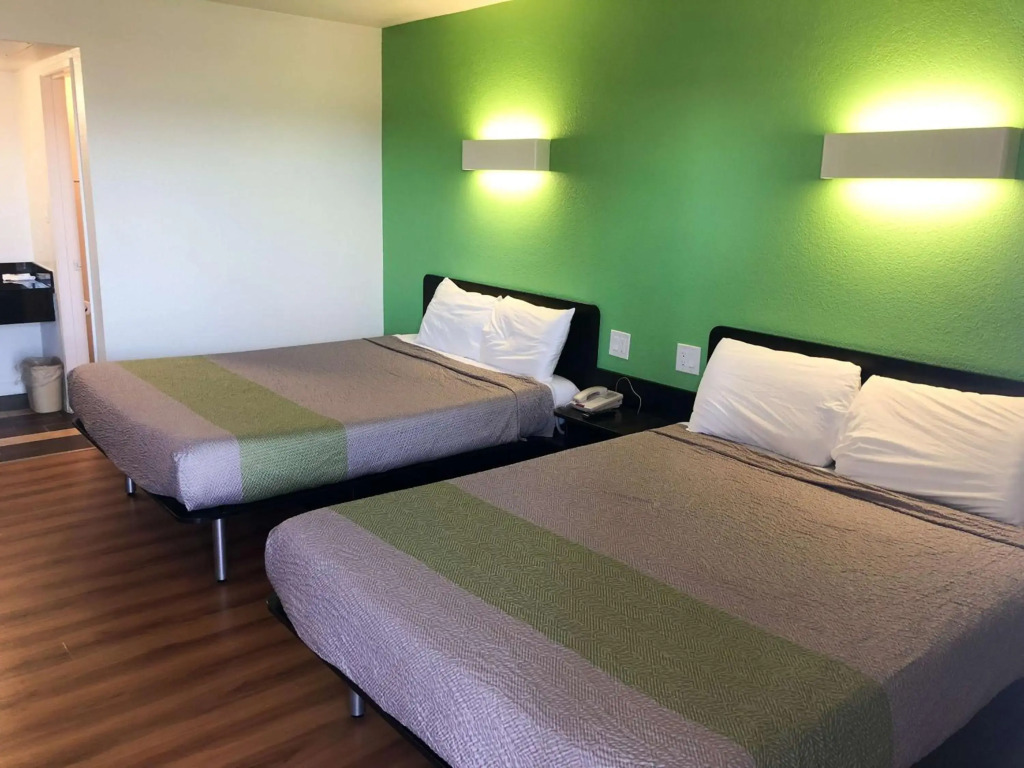 Motel 6 Barstow, CA - Lenwood Road