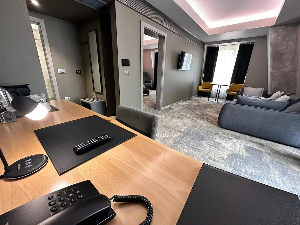 Aniroc Signature Hotel