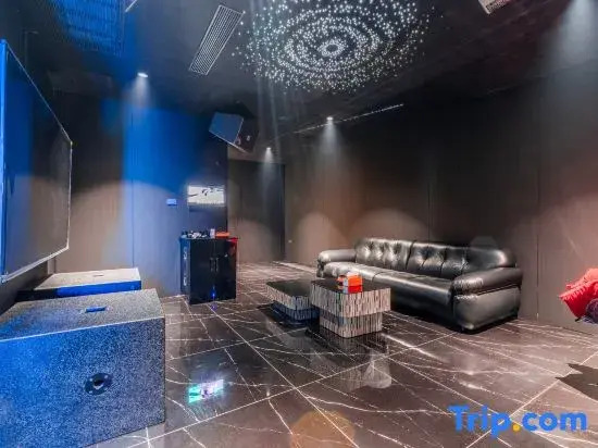 TML-4 bedroom 6 bathroom villa in Pattaya city (private KTV room + pool)