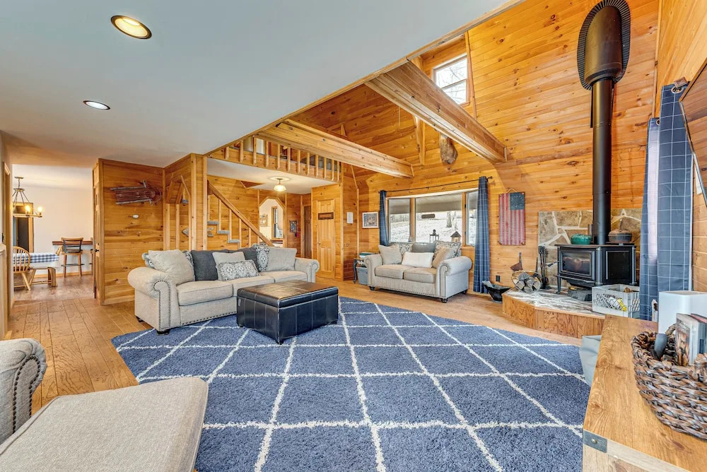 2 Mi to Elk Mountain: Poconos Escape on 11 Acres!