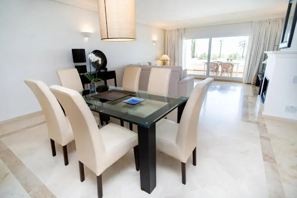 Front-line garden apartment in Palm Beach, Marbella