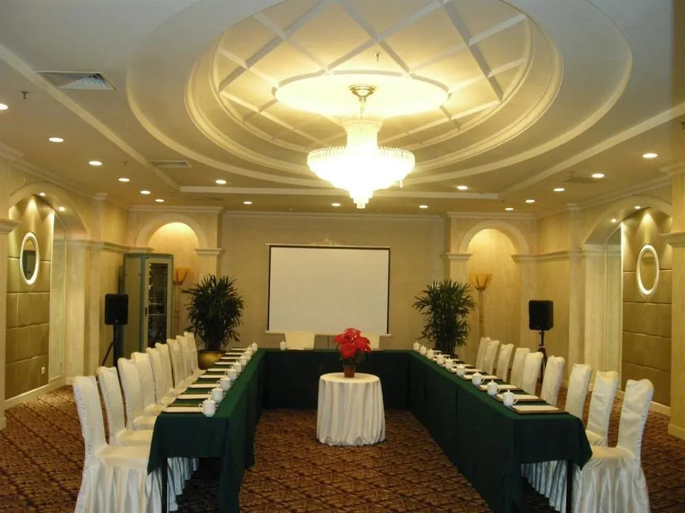 Howard Johnson Regal Court
