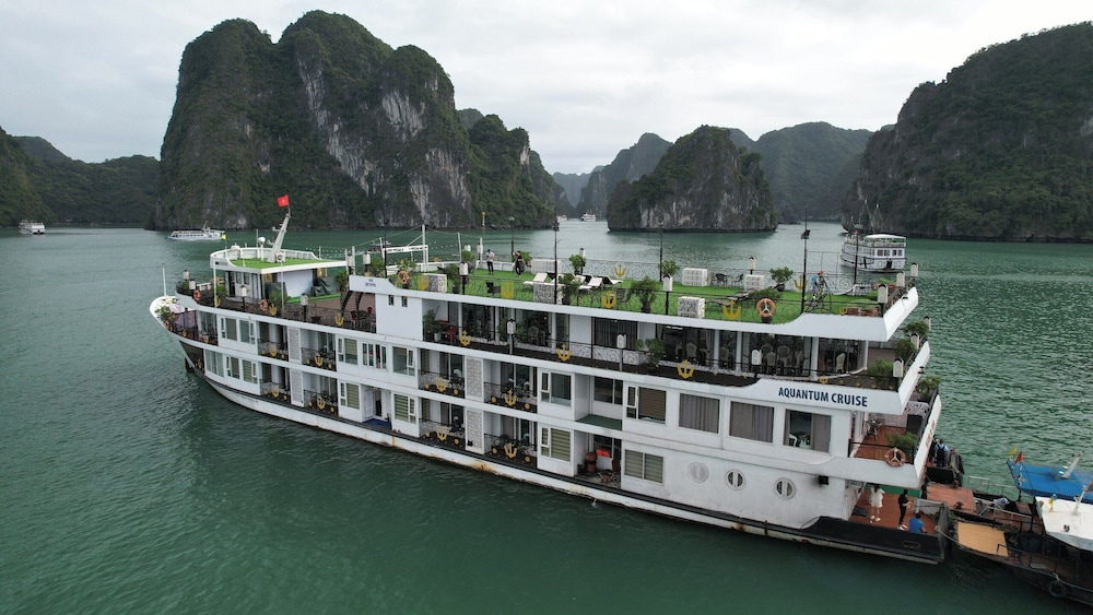Halong Deluxe 1 Cruise