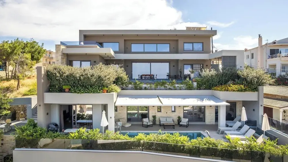 Seafront villas I "Free" Heated pools & 100m to Sea