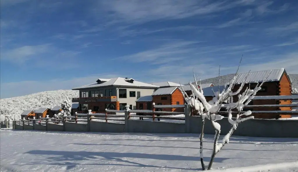LogNikfer Bungalows