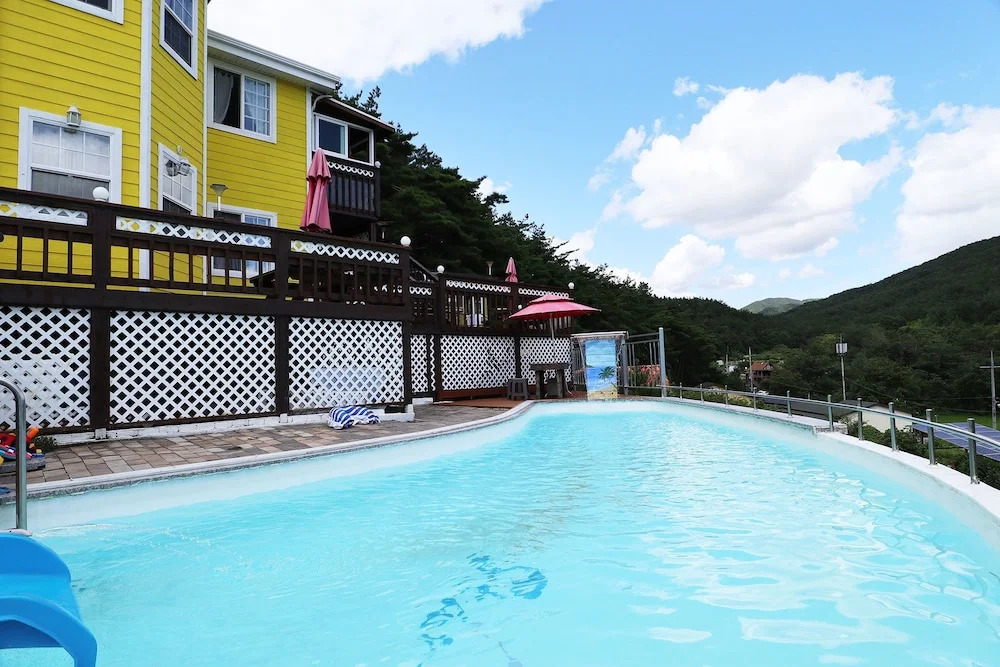 Yellow star Pension