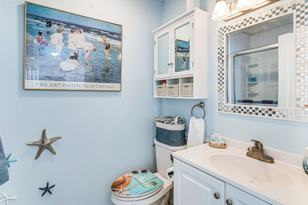 Steps to Pool & Beach: Coastal Carolina Condo!
