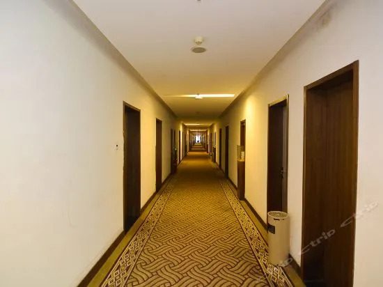 Zhongzhou Hotel
