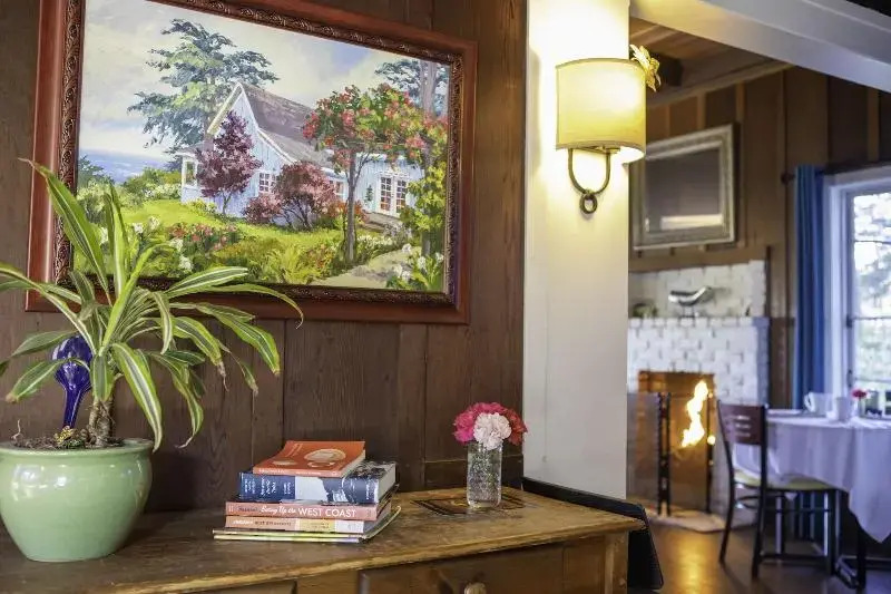 Inn at Schoolhouse Creek