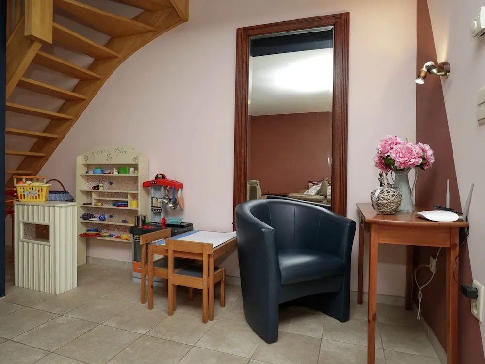 Cushy Holiday Home With Fenced Garden