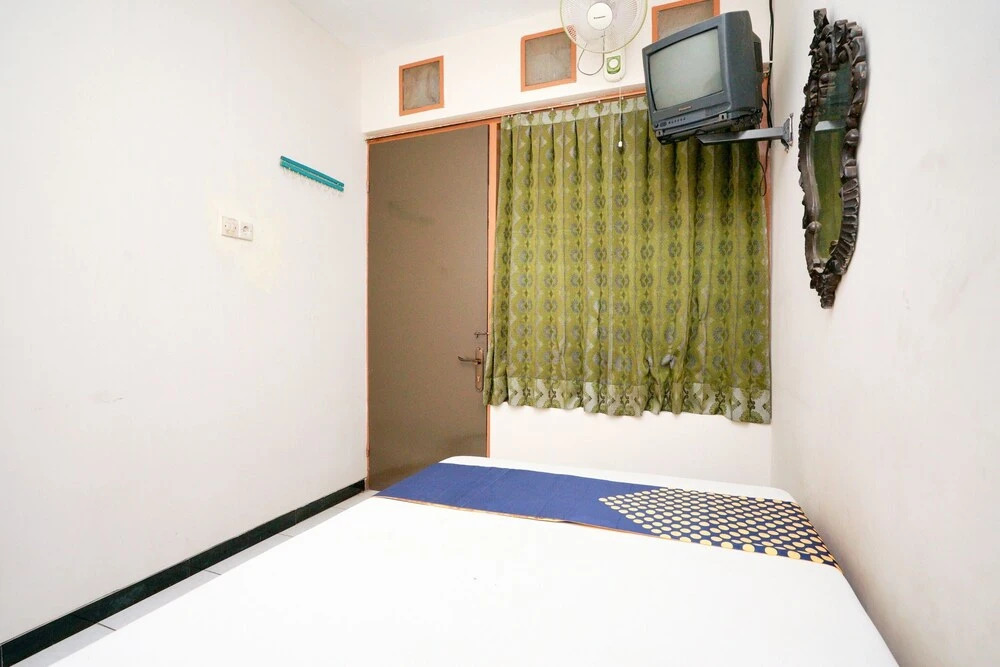 OYO Life 2090 Ratna Backpacker Syariah