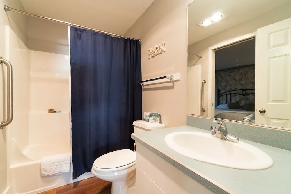 SeaQuell 3 Br condo by RedAwning