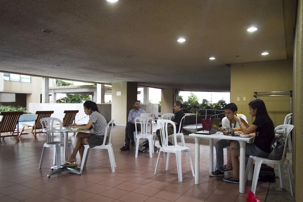 Robinsons Studio W Balcony Rpr03