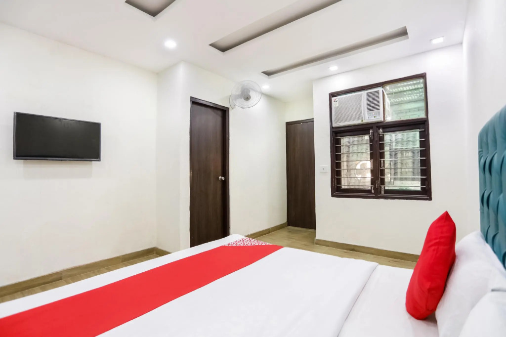 FabHotel The Crystal Palace - Rohini