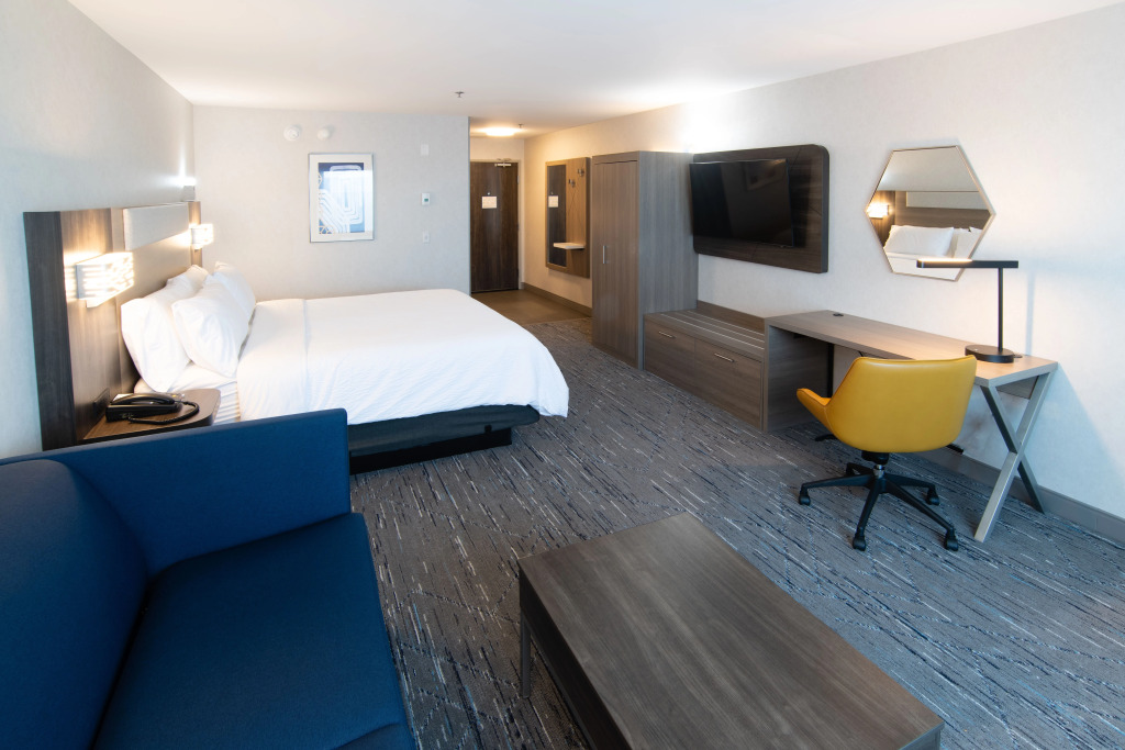 Holiday Inn Express and Suites Moose Jaw by IHG