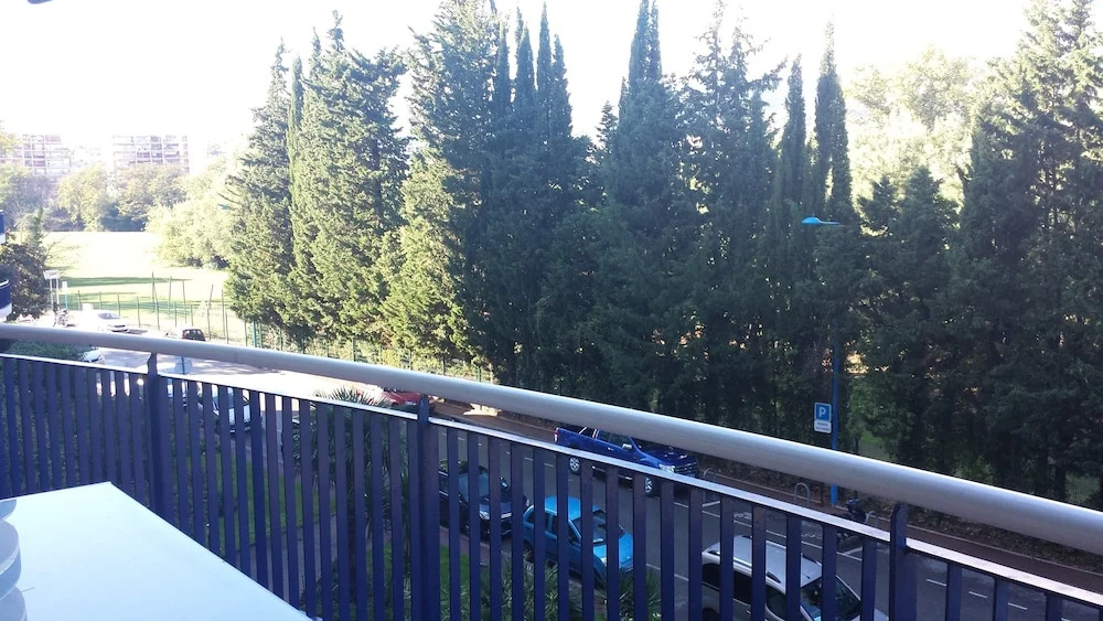 T2 Islette du Riou piscine vue golf