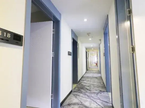 Zsmart Hotel (Shanghai Xinzhuang Metro Station Longemont)