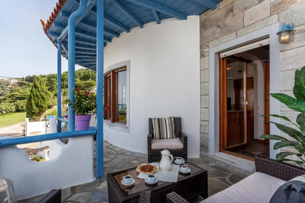 Karavos Sea View Apartments