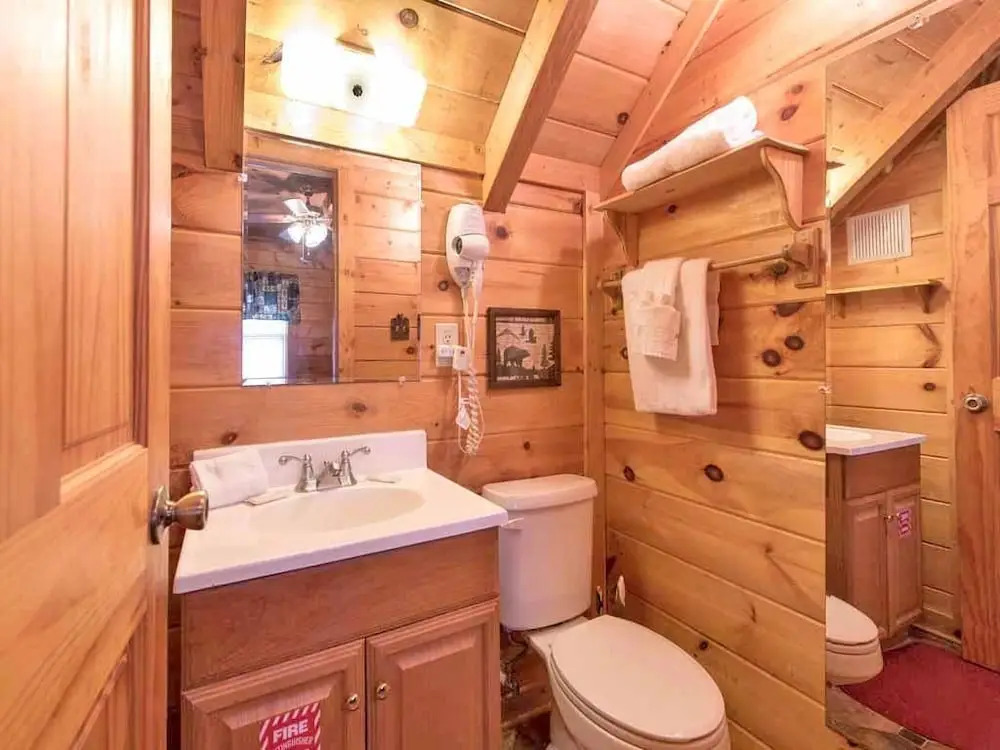 Three Bears Cabin 1 Bedroom Home with Hot Tub