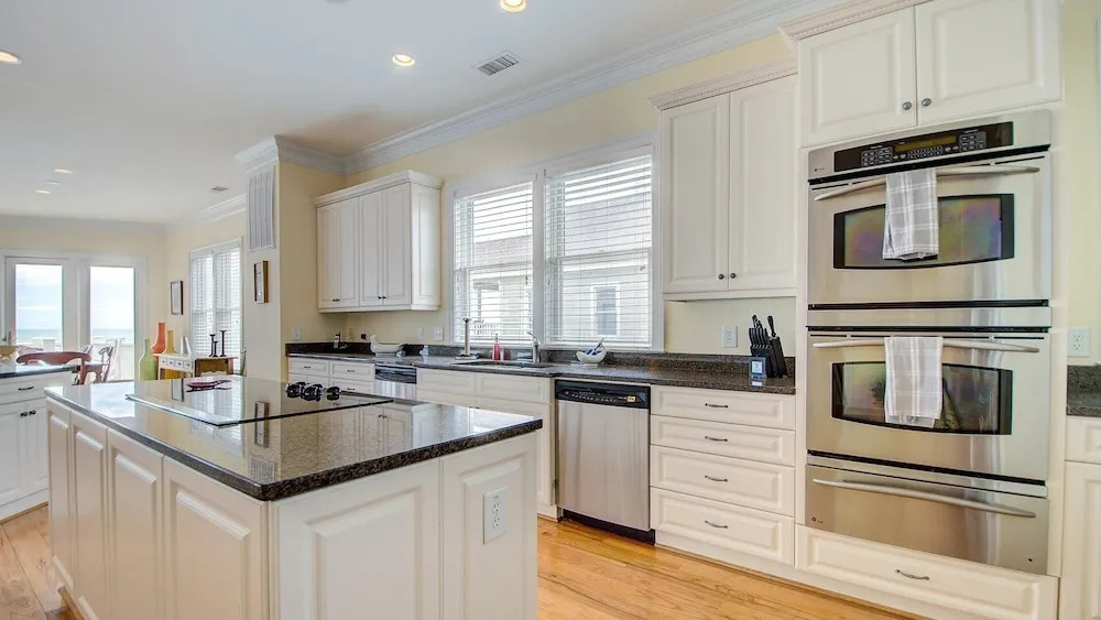 Come Seek A Higher Porpoise! 6 Bedroom Home by Peace Vacations