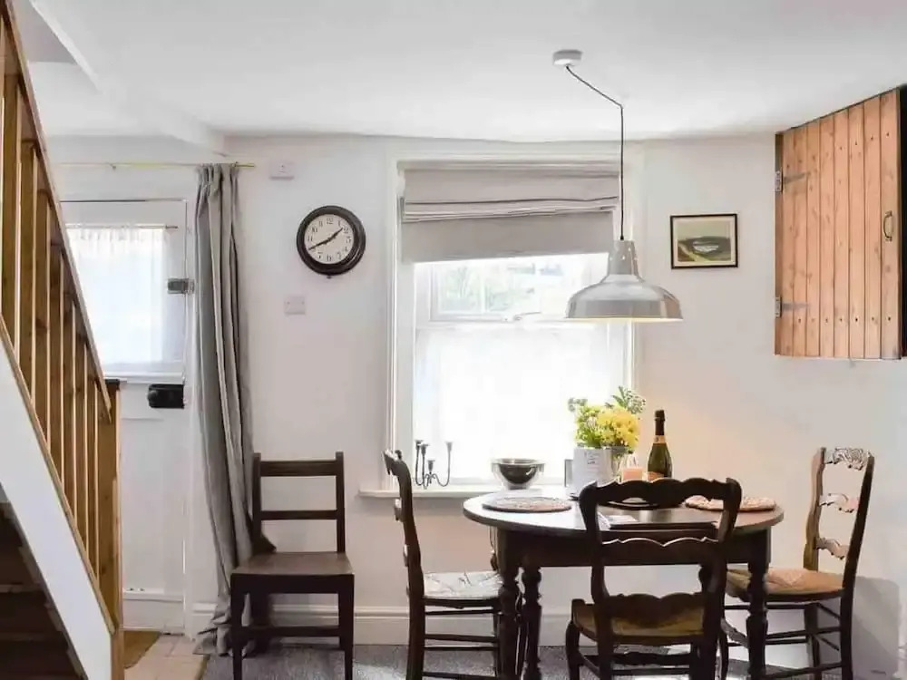 The Pepper Pot Sleeps 4 Sunlit Garden