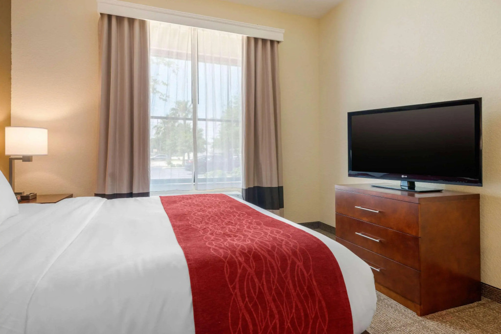 Comfort Inn & Suites Northeast - Gateway