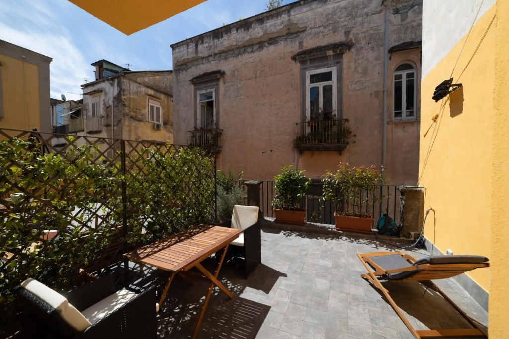 Design Studio Flat with Terrace Next Toledo Metro Stop