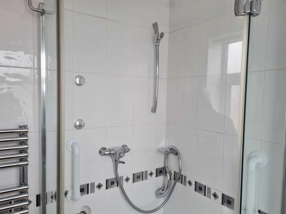 Immaculate 3-bed House With Free Parking in Bolton