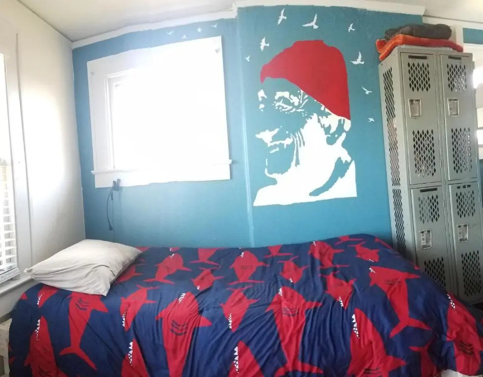Bon Paul & Sharkys Hostel