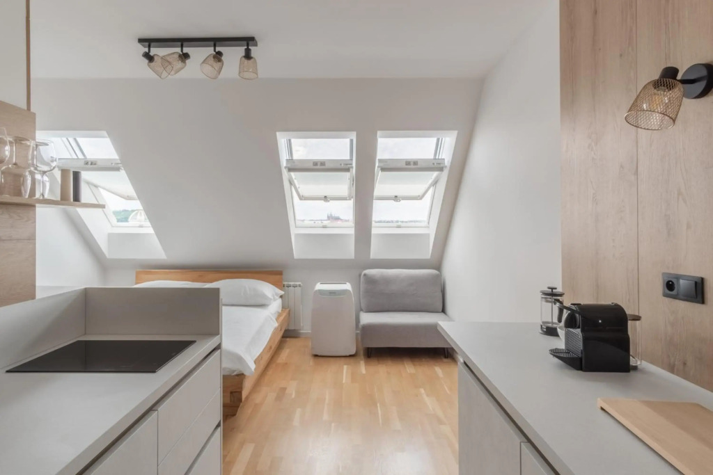 Prague Days - Minimalistic Studio with Netflix and View to National Museum