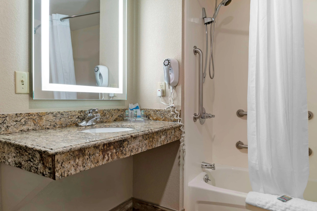Executive Inn & Suites