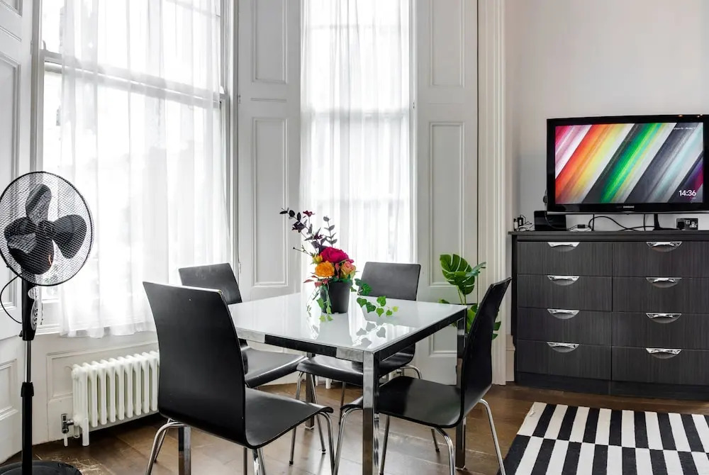 Large Studio Apartment  Central London