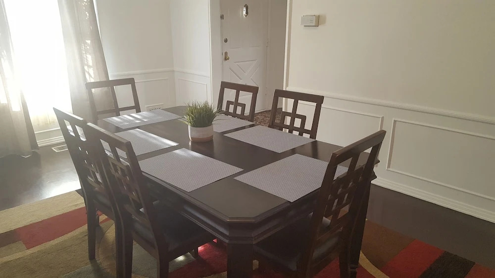 Great 2 Floor house in Beverly-wood