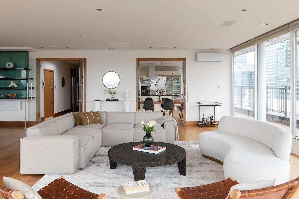 The Canary Wharf Secret - Glamorous 2bdr Flat w Terrace and Parking