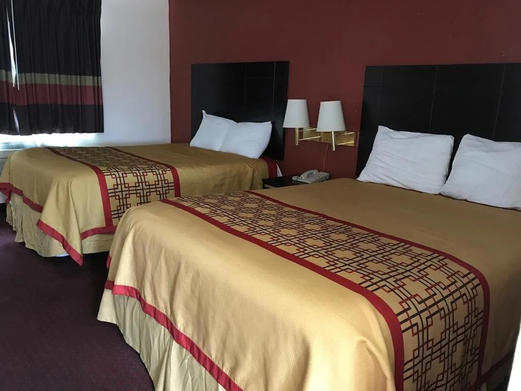Manhattan Inn & Suites