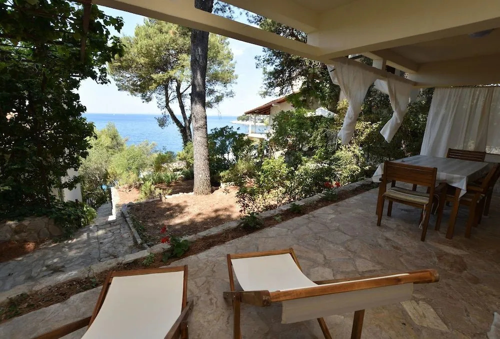 Apartment Seafront Tambaca