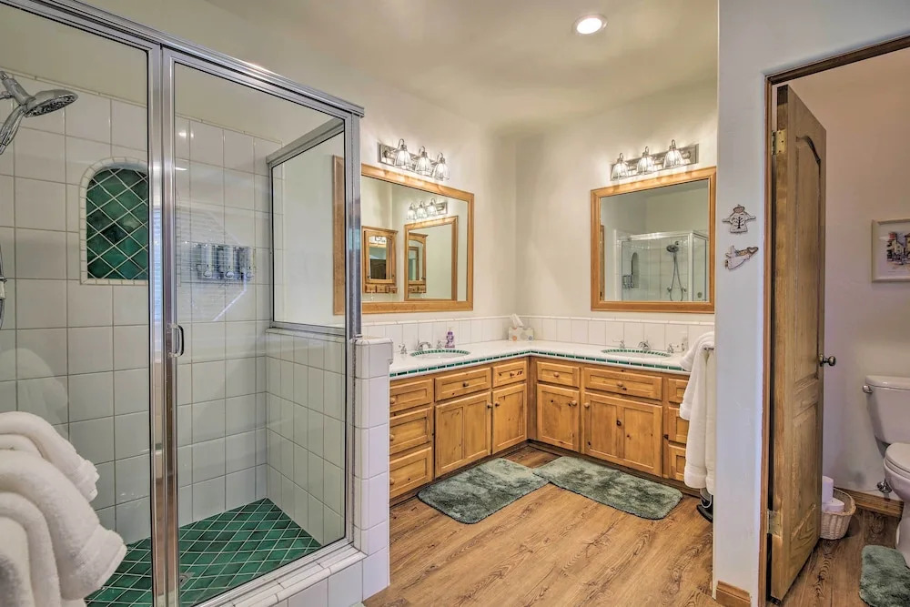 Luxe Lake Arrowhead Home w/ Deck, 3 Mi to Village