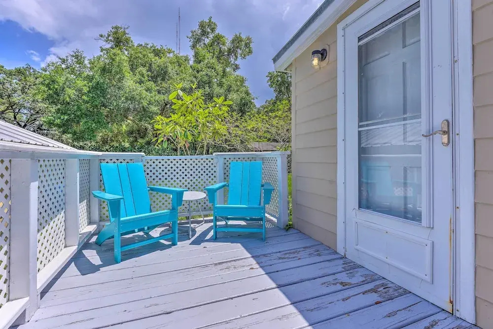 16 Mi to Disney: Cottage w/ Deck in Winter Garden