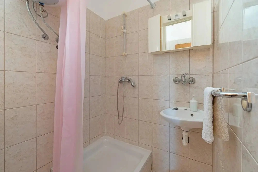 Cozy Apartment in Sibenik-brodarica