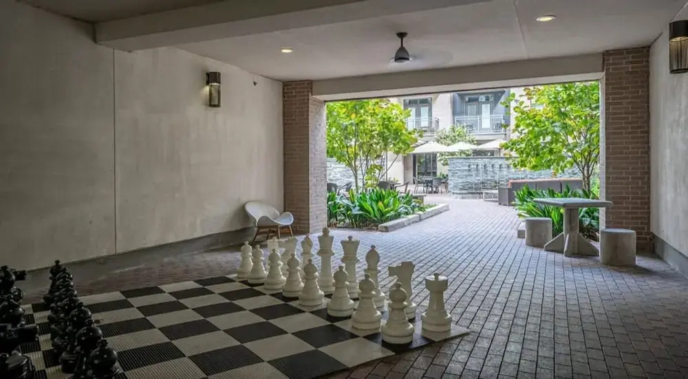 Renew Tanglewood 3-bedroom in Uptown Houston