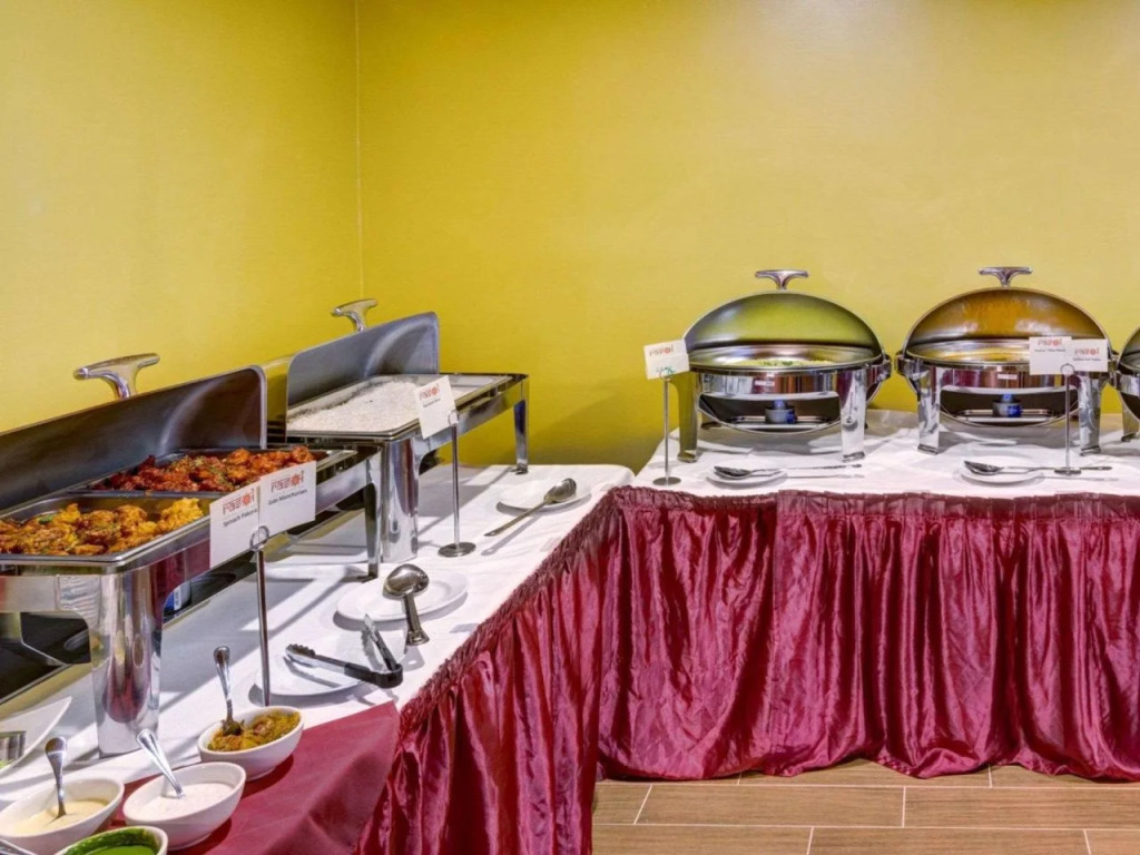 Clarion Inn & Fundome