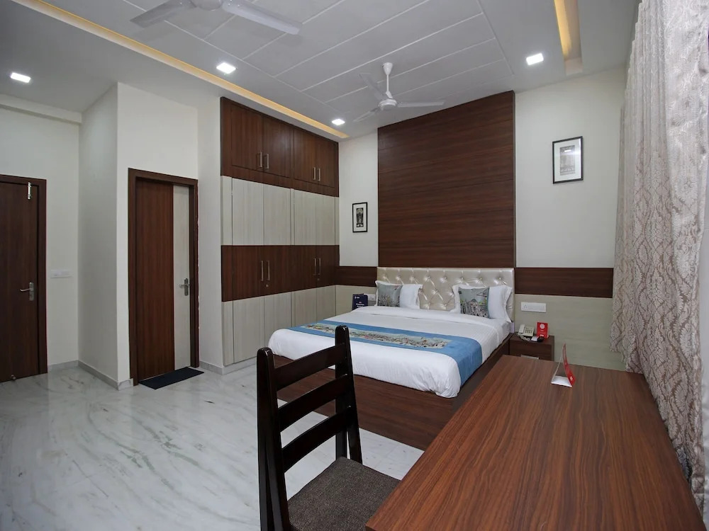 OYO 9888 Home Modern Stay near Celebration Mall