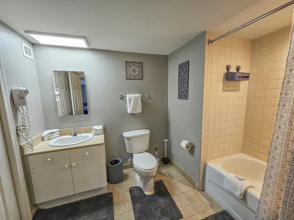 1707 Brighton, impressively remodeled, 3 bedroom ocean view 3 Condo
