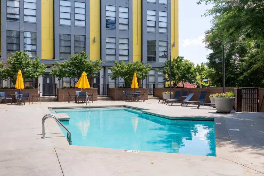 2 Bedroom Hip Apartment, Free Parking & Wifi