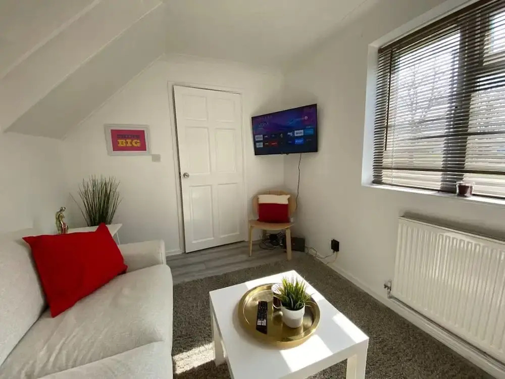 Host Stay Cotman Close