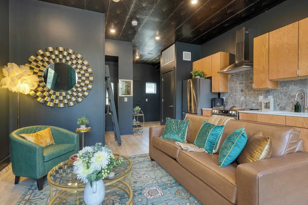 Sleeps 16 2 Homes Next Door + Walk to Dining & Music Lischey Loft & The Bloom House by Avantstay