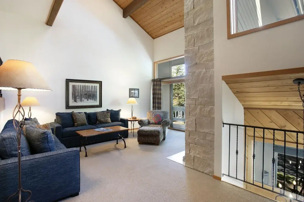 188 Ridgepoint 3 Bedroom Townhouse by RedAwning
